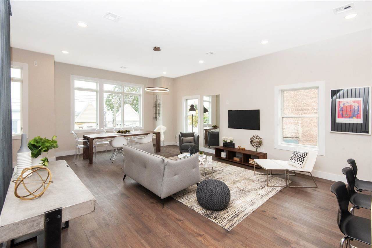 26 Romaine Ave - Photo 1