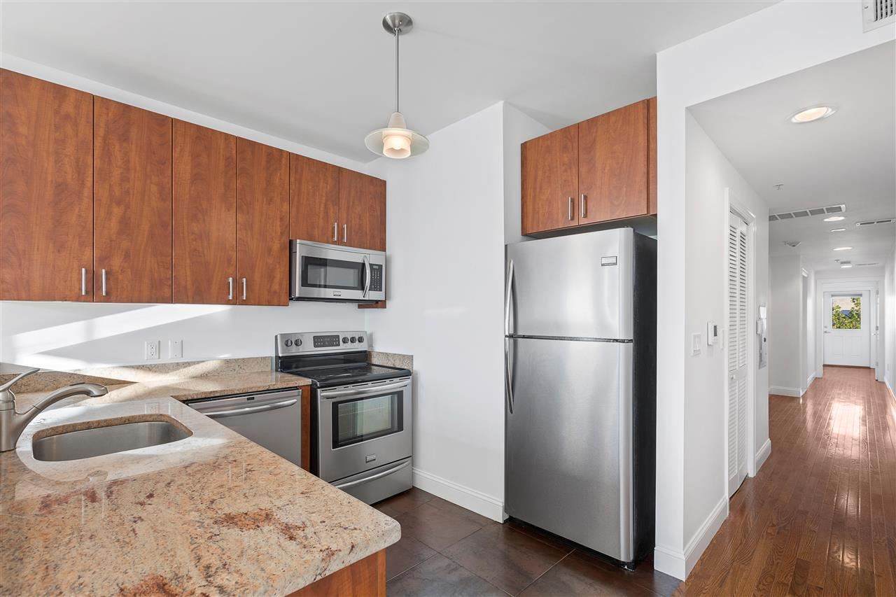 415 Jackson St - Photo 1