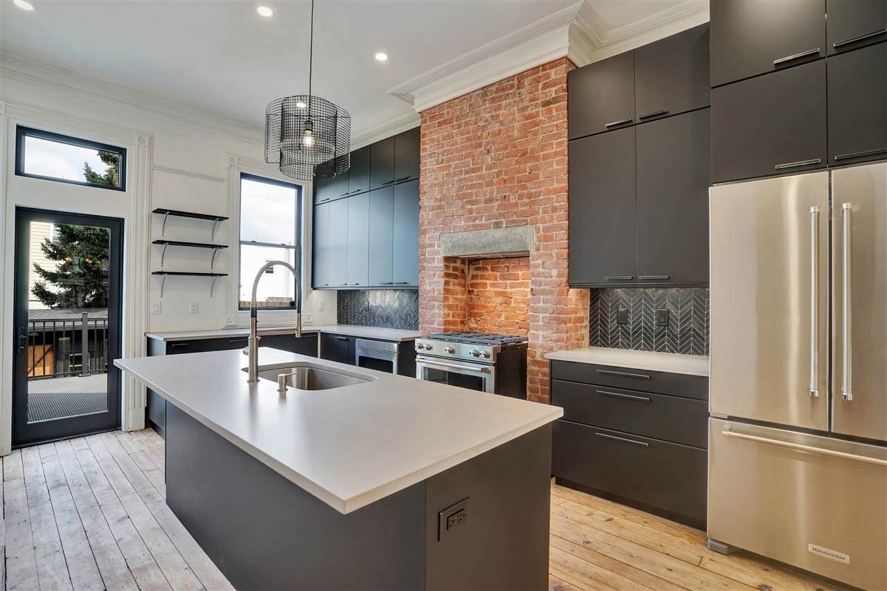 338 Webster Ave - Photo 1