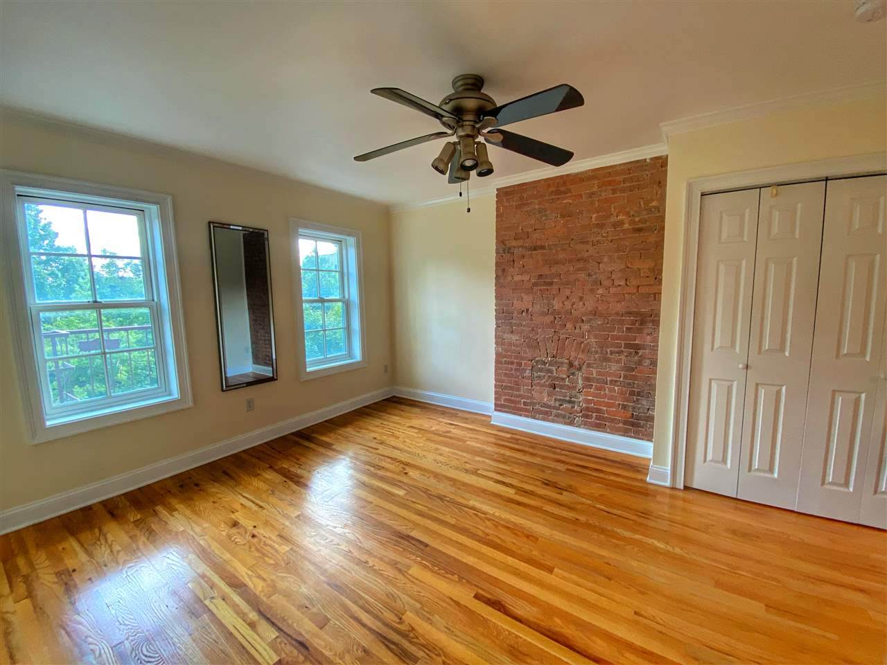 204 6TH ST - Photo 1