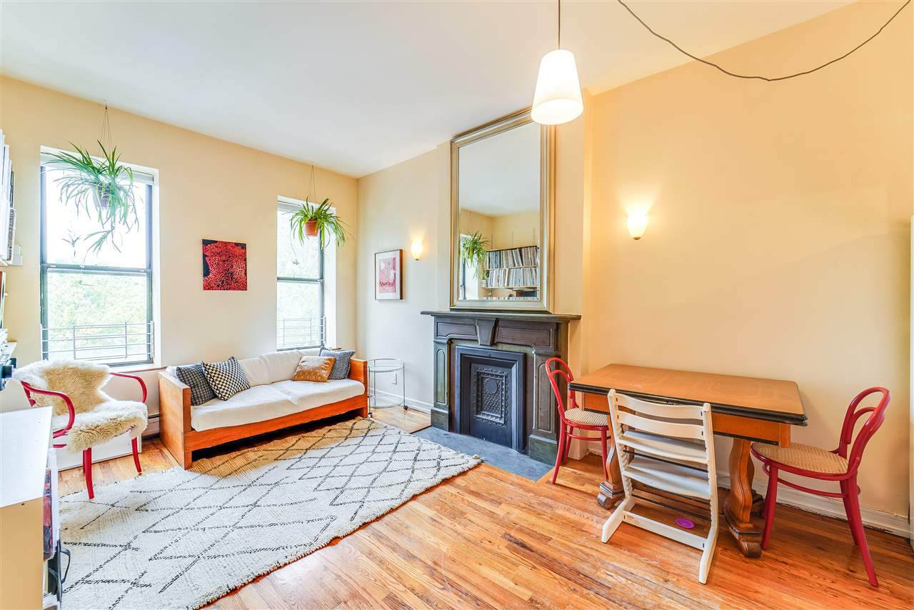 255 8TH ST - Photo 1