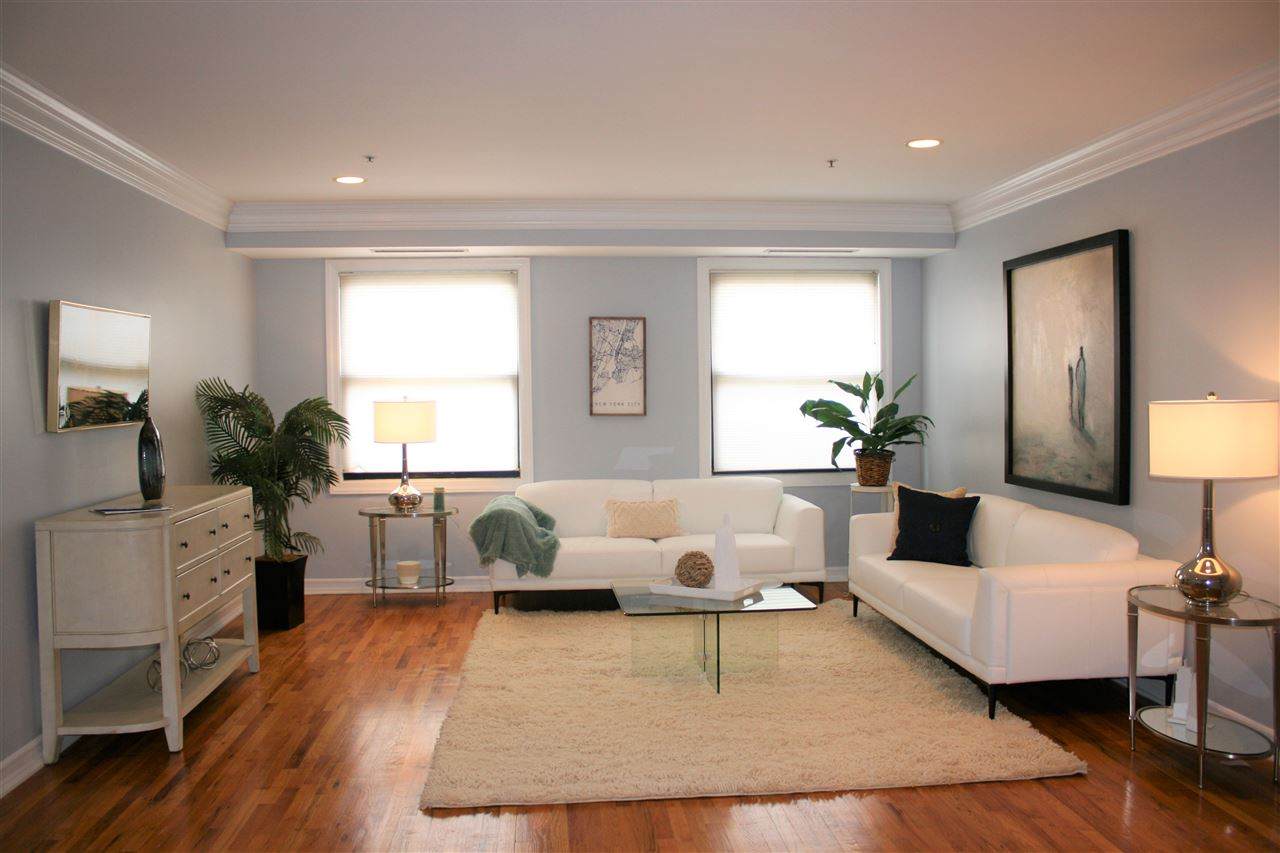 600 Hudson St - Photo 1