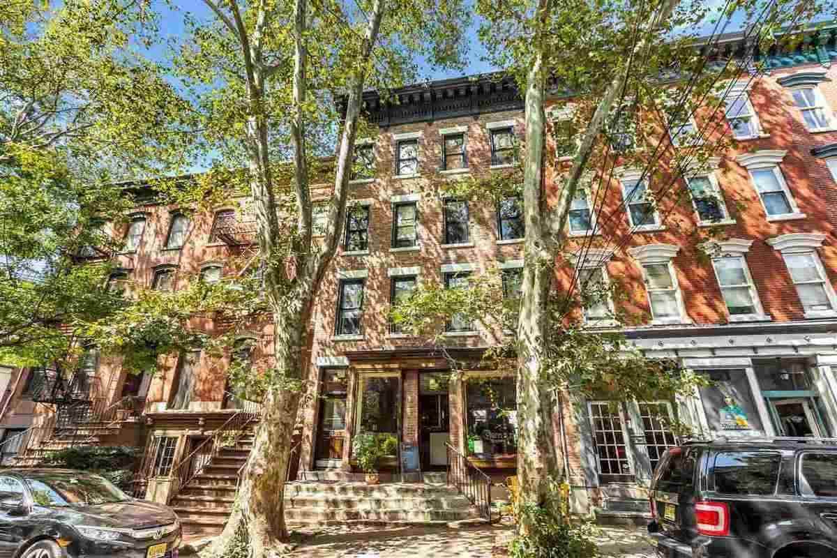 112 Morris St - Photo 1