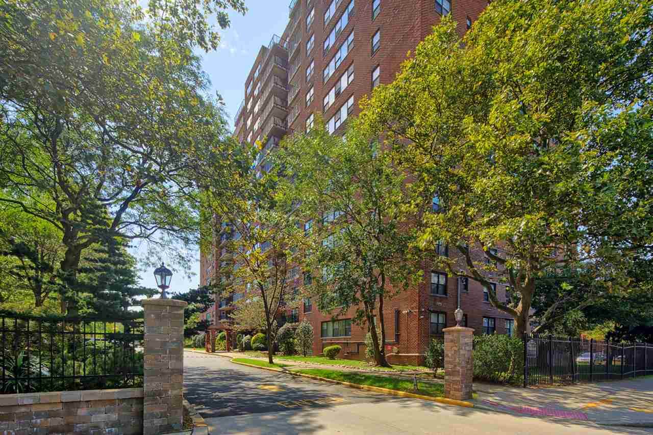 225 St Pauls Ave - Photo 1