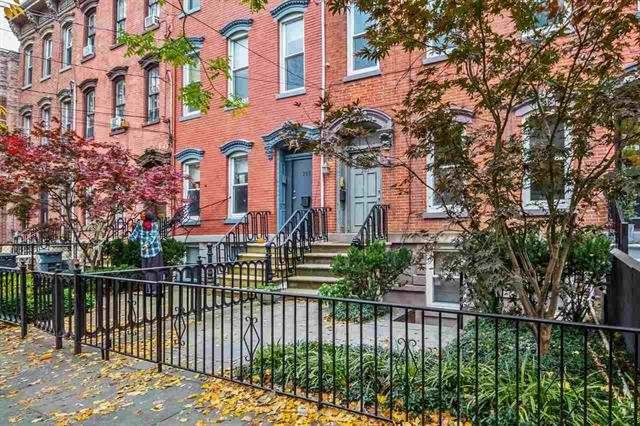 207 York St - Photo 1