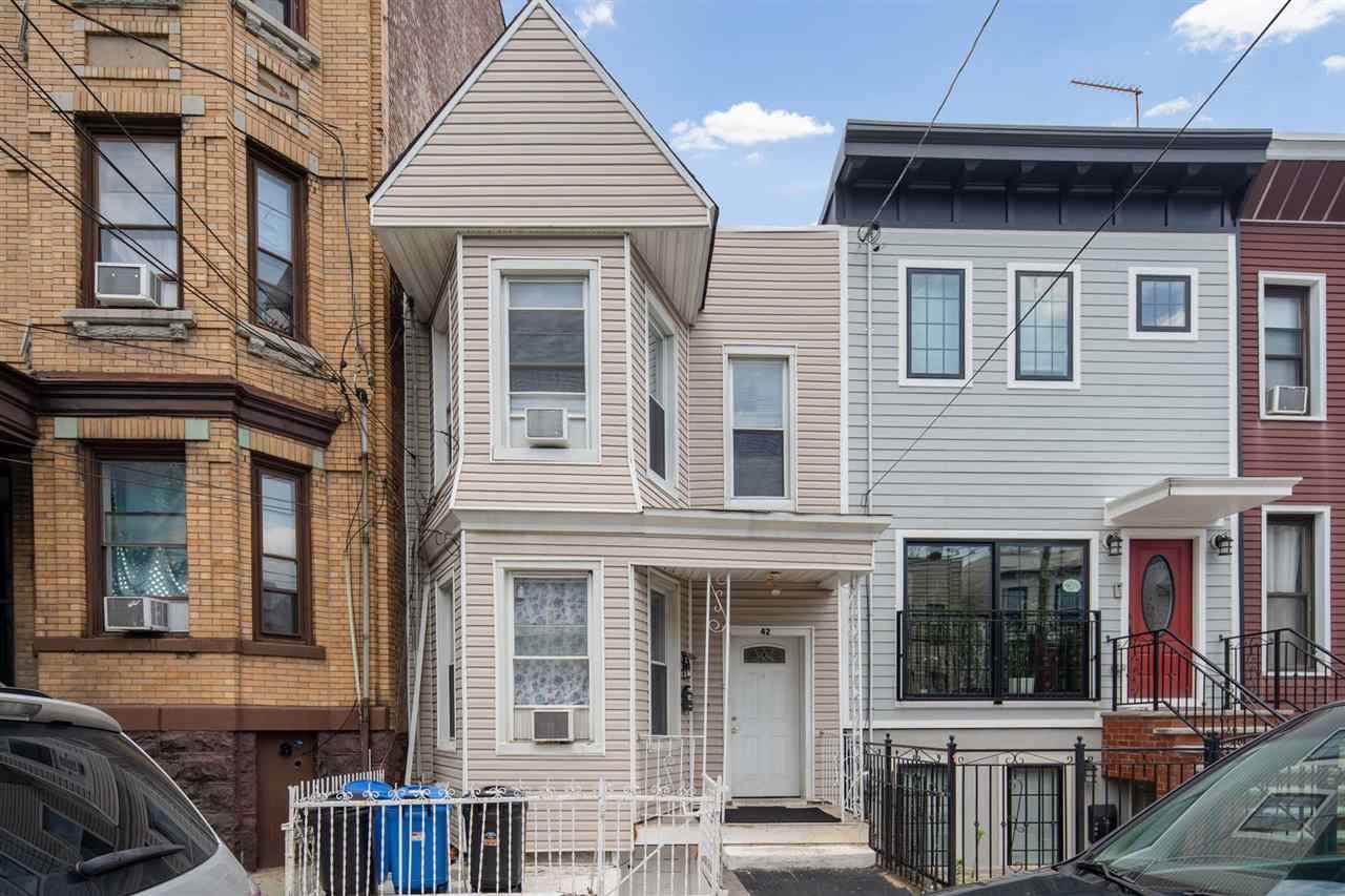 42 Charles St - Photo 1