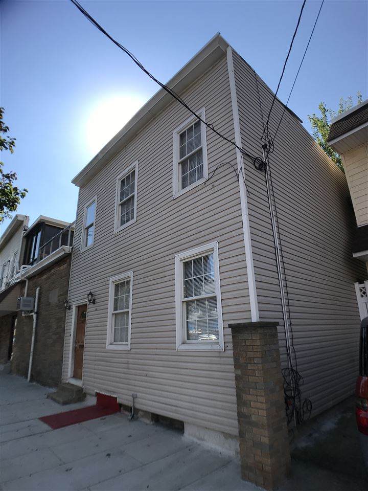 607 22ND ST - Photo 1