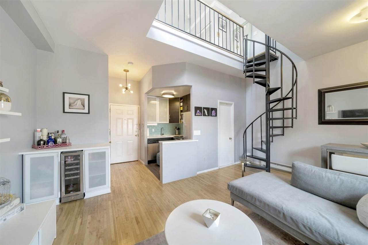 101 Willow Ave - Photo 1