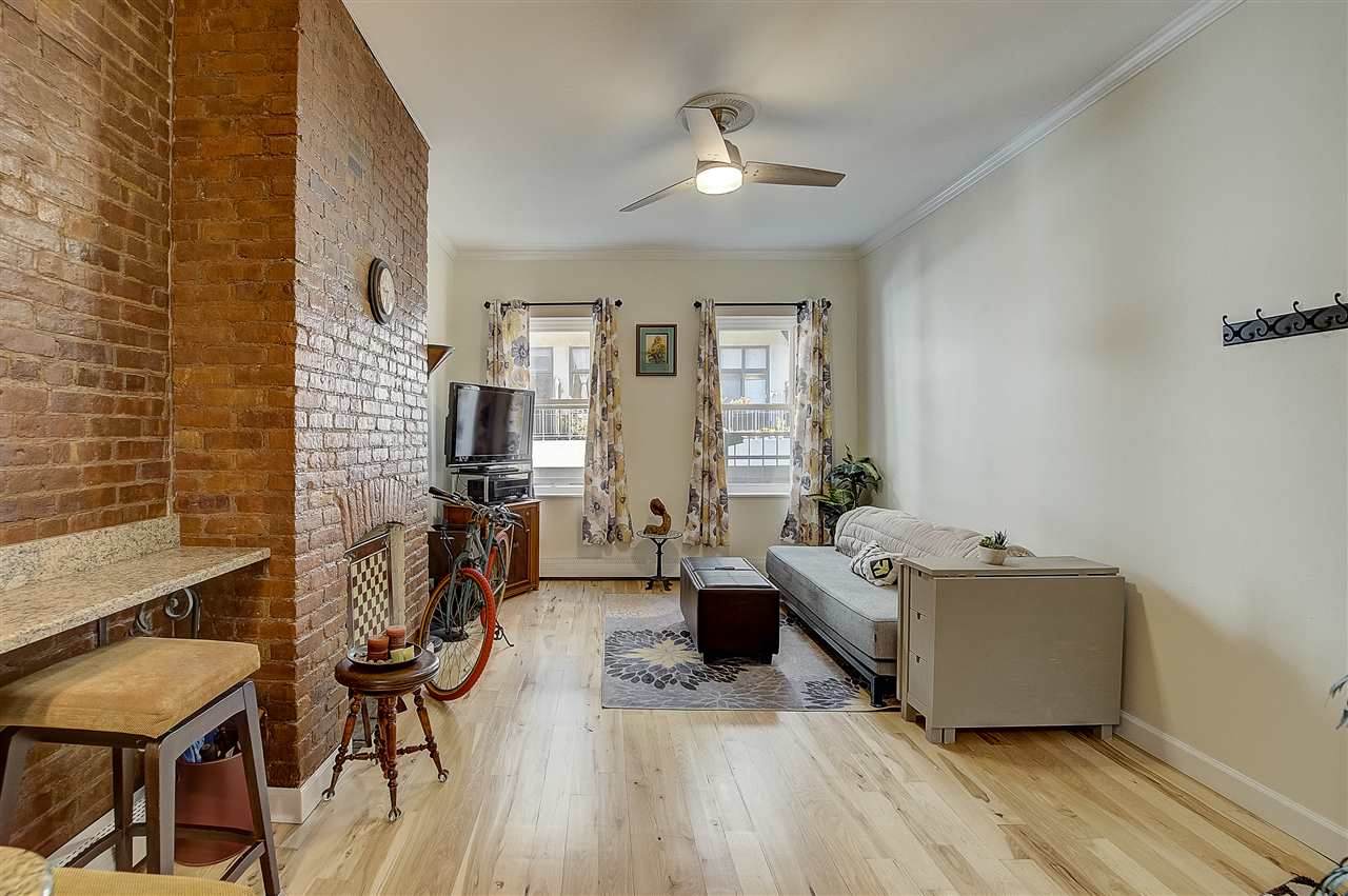 212 9TH ST - Photo 1
