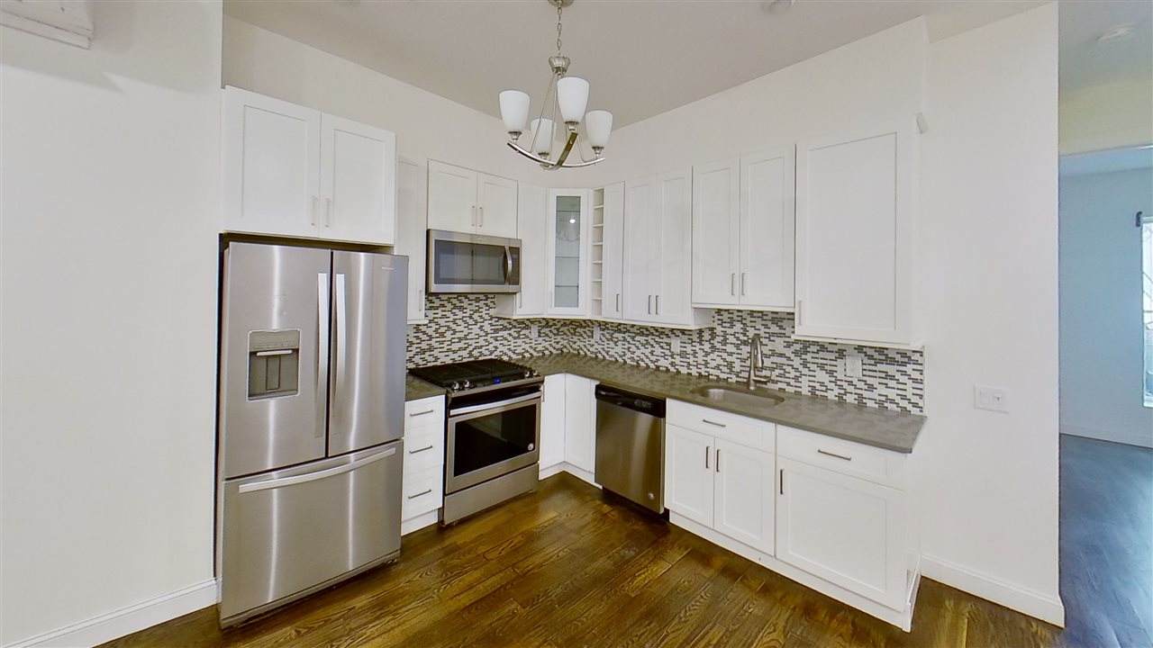318 Washington St - Photo 1