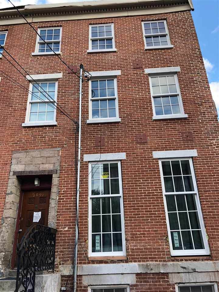 209.5 Warren St - Photo 1