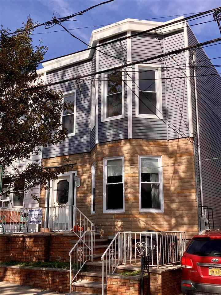 126 18TH ST - Photo 1