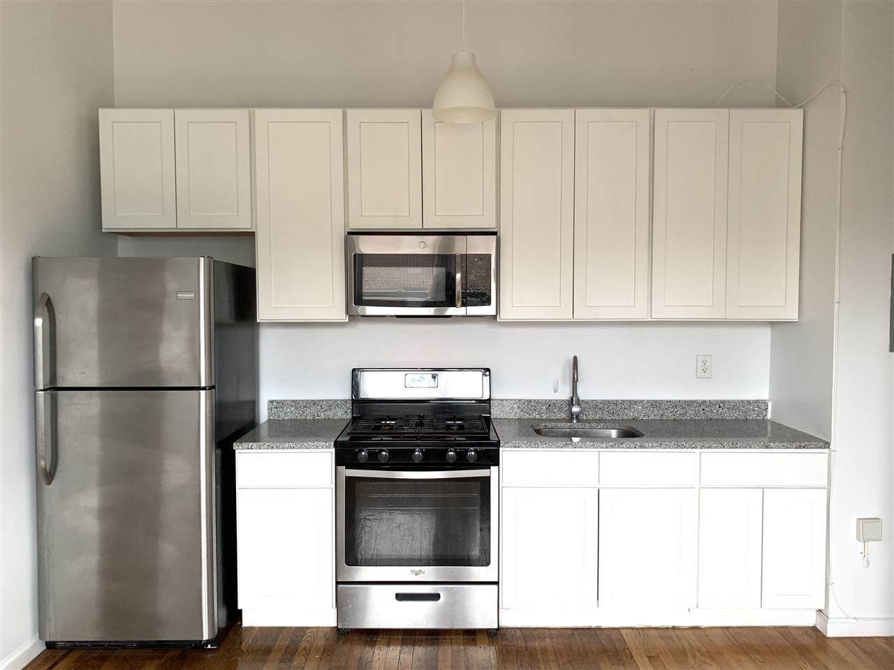 160 Vroom St - Photo 1
