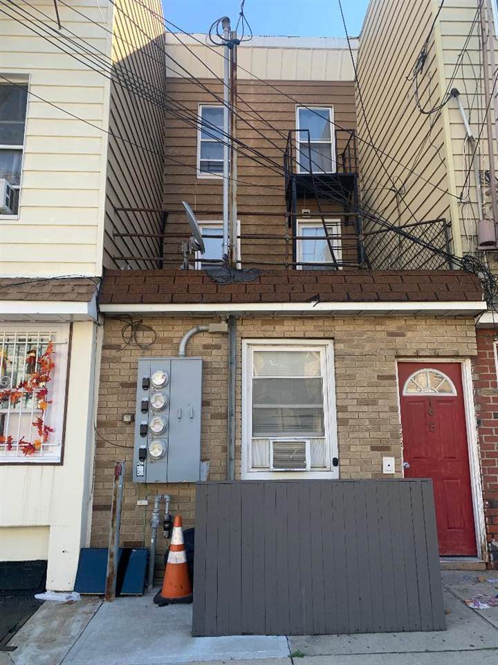 16 1/2 Wallis Ave - Photo 1