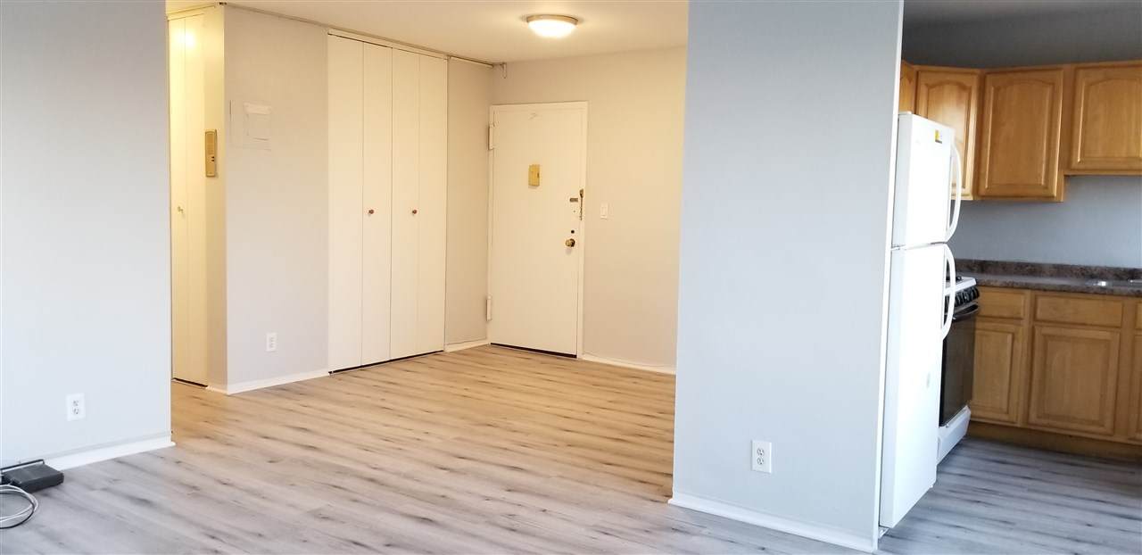135 Montgomery St - Photo 1