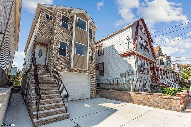 615 Central Ave - Photo 1