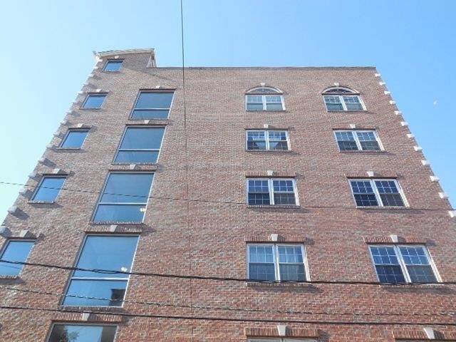 413 9TH ST - Photo 1