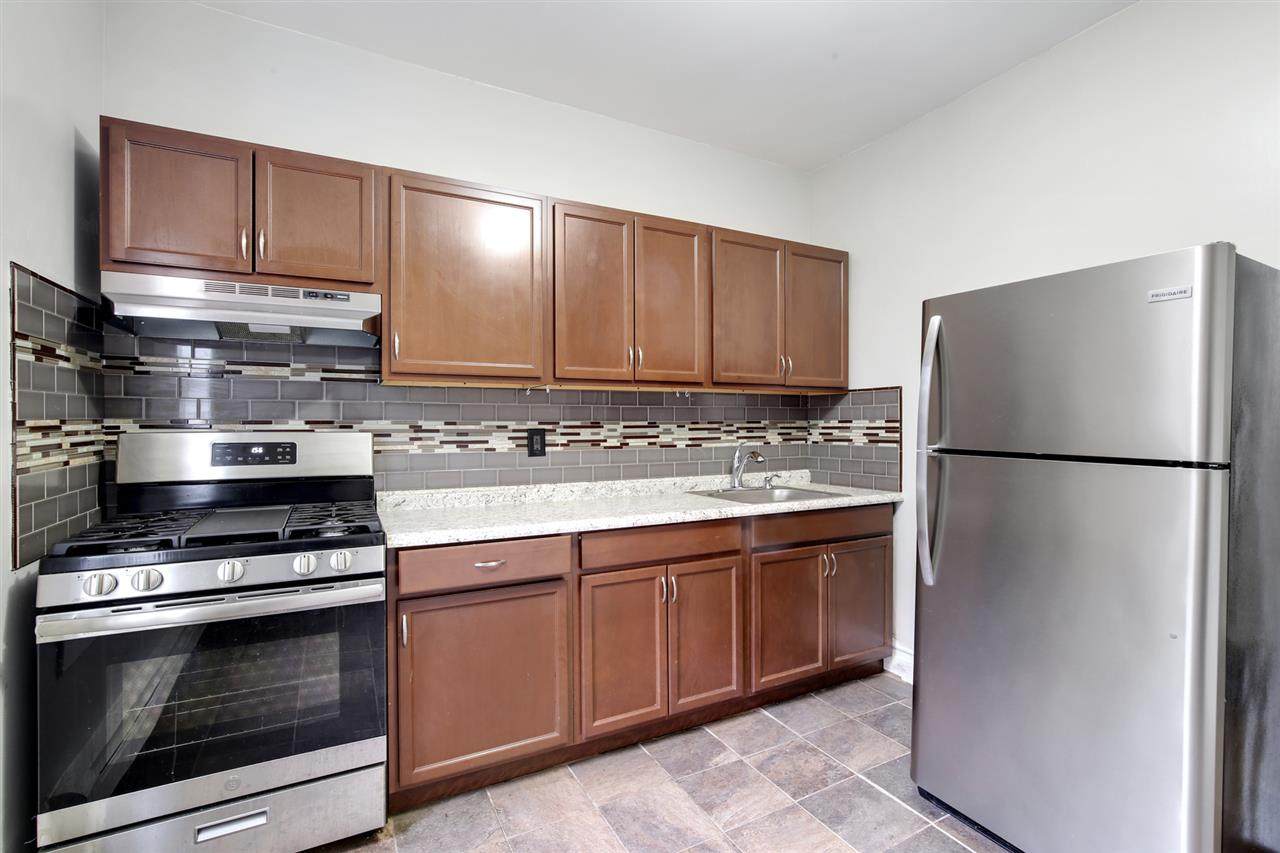 380 Baldwin Ave - Photo 1