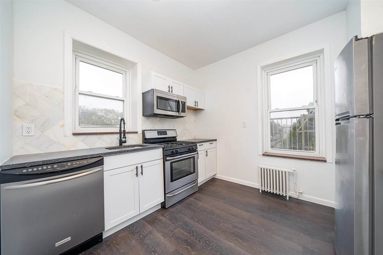 187 Hopkins Ave - Photo 1
