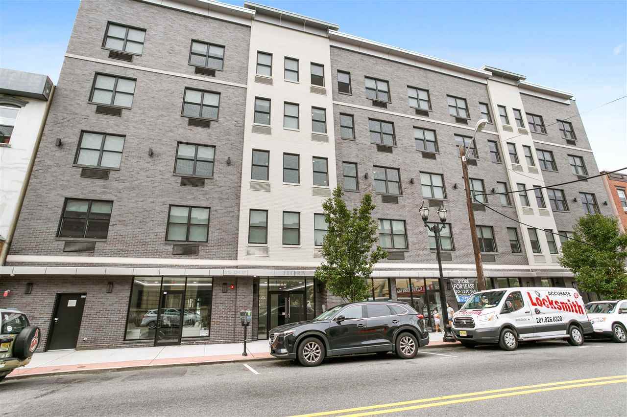 515 32ND ST - Photo 1