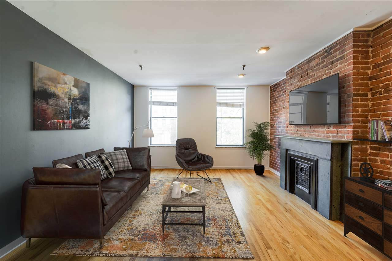1222 Washington St - Photo 1