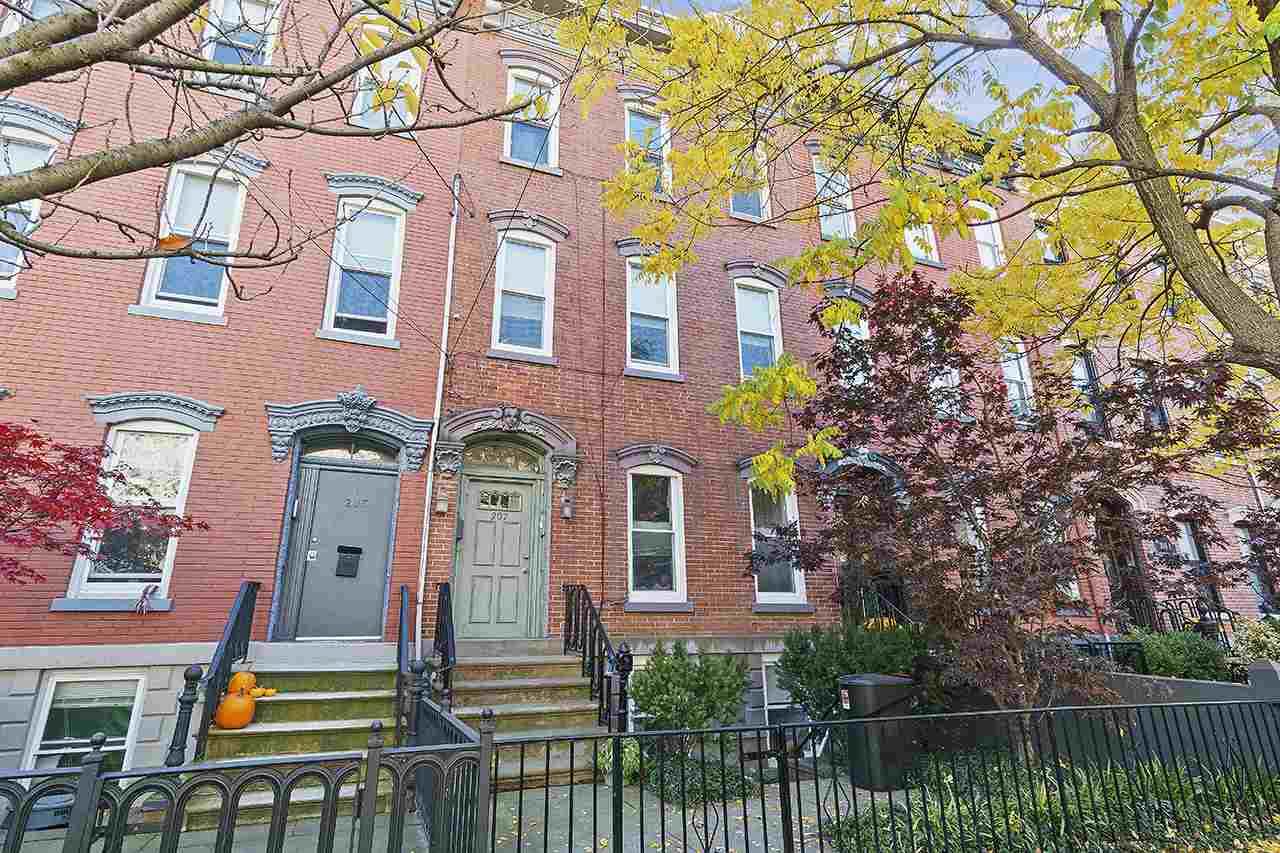 207 York St - Photo 1