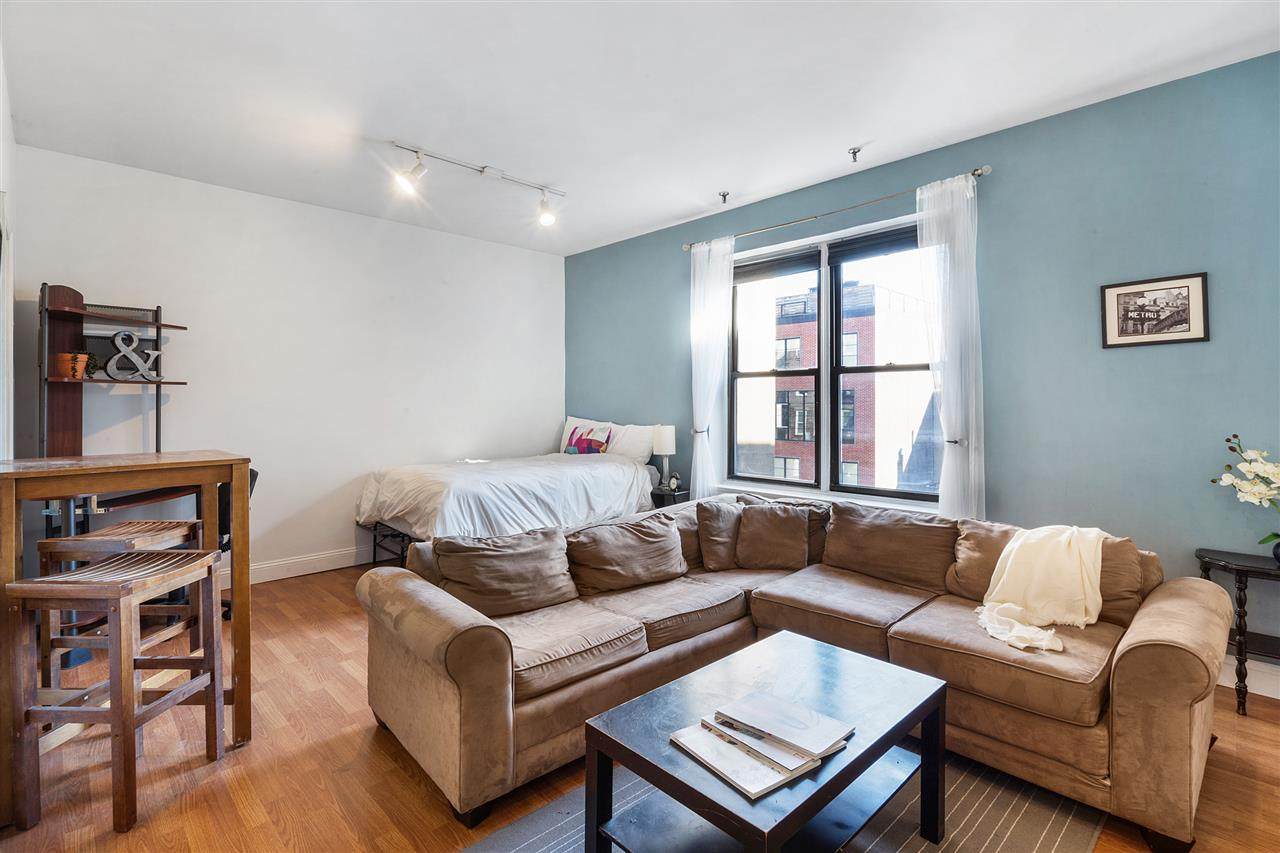 101 Willow Ave - Photo 1