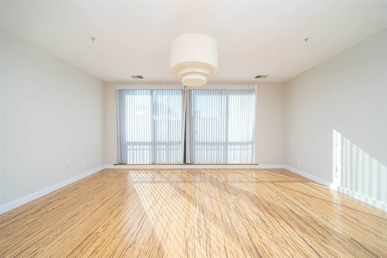 222 Montgomery St - Photo 1