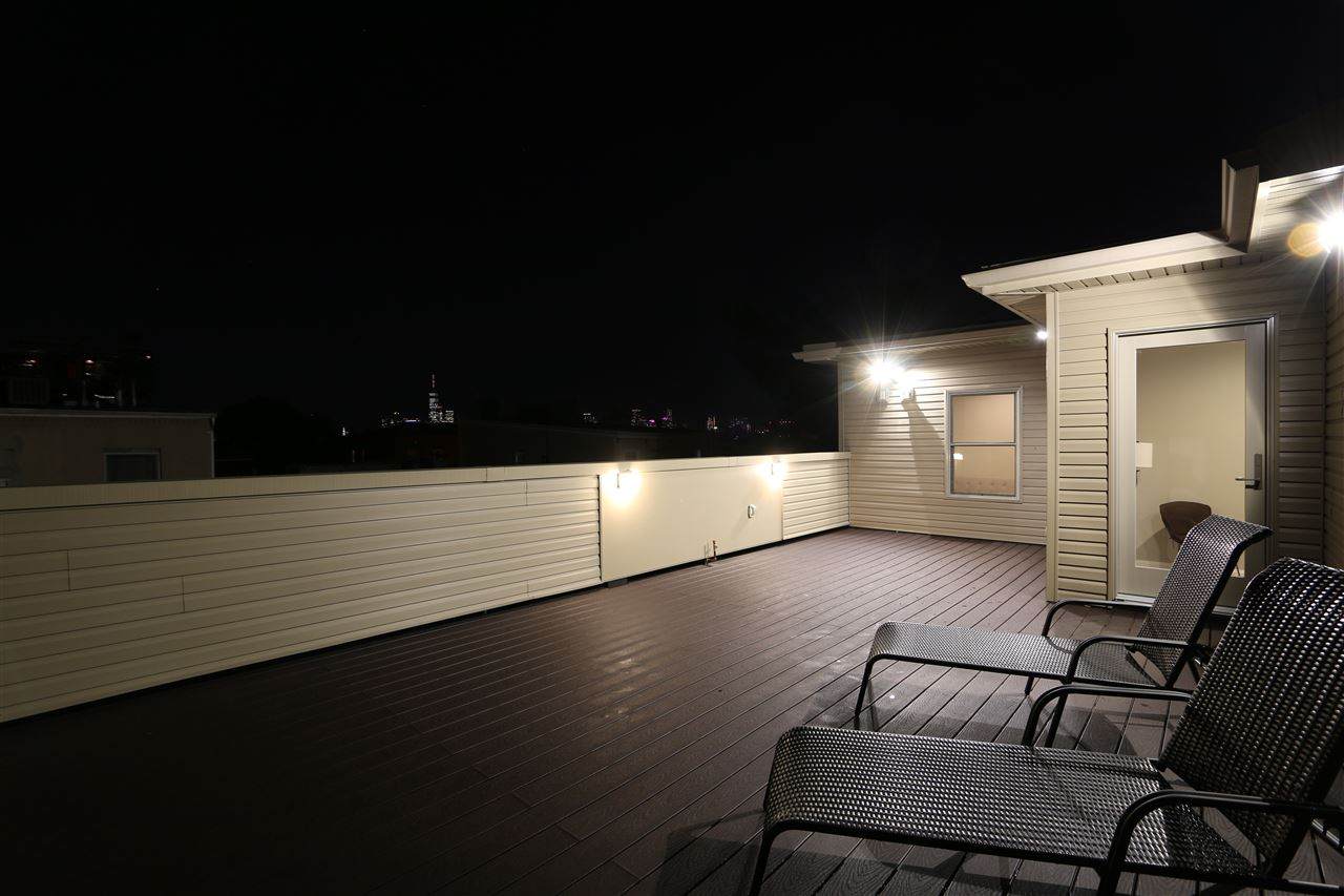 99 Bowers St - Photo 1