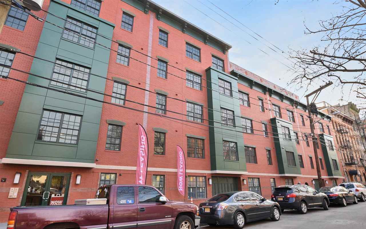 225 Bay St - Photo 1
