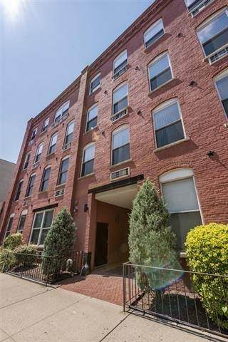 222 Grand St - Photo 1