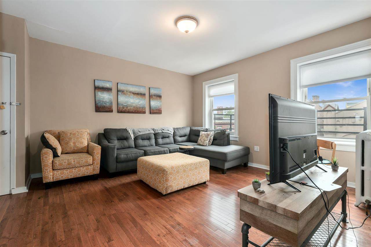 243 Montgomery St - Photo 1