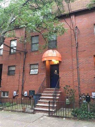 205 9TH ST - Photo 1