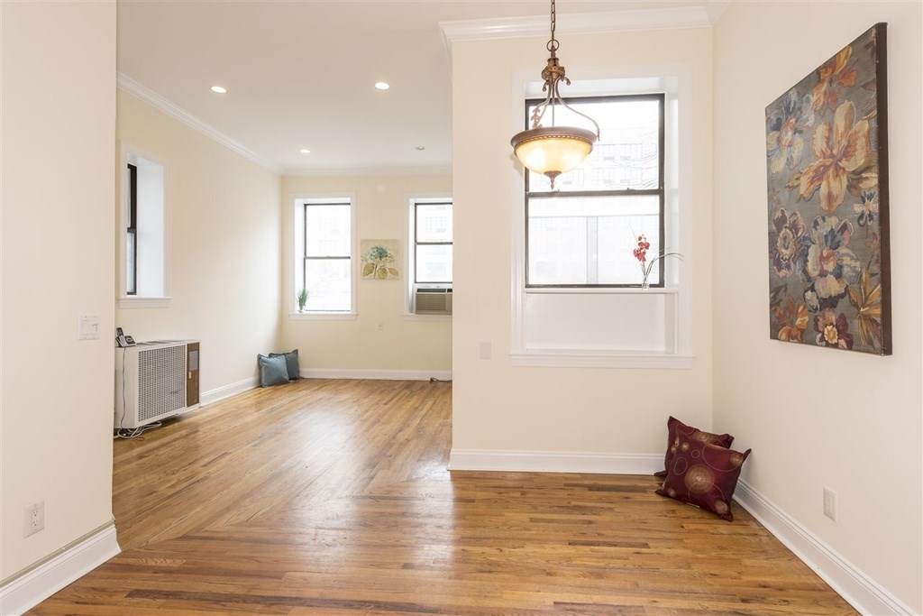264 9TH ST - Photo 1