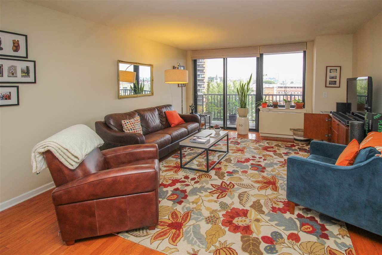 700 Grove St - Photo 1