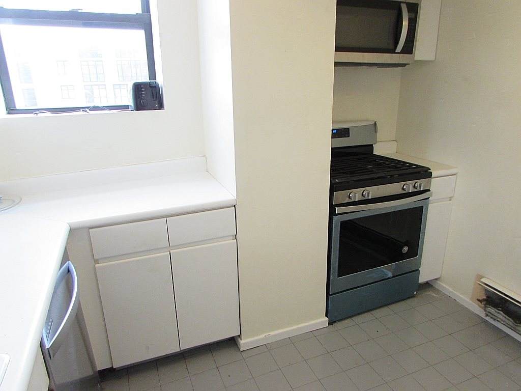 80 Park Ave - Photo 1