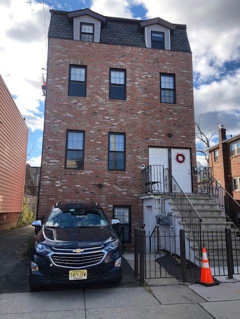 585 Bramhall Ave - Photo 1