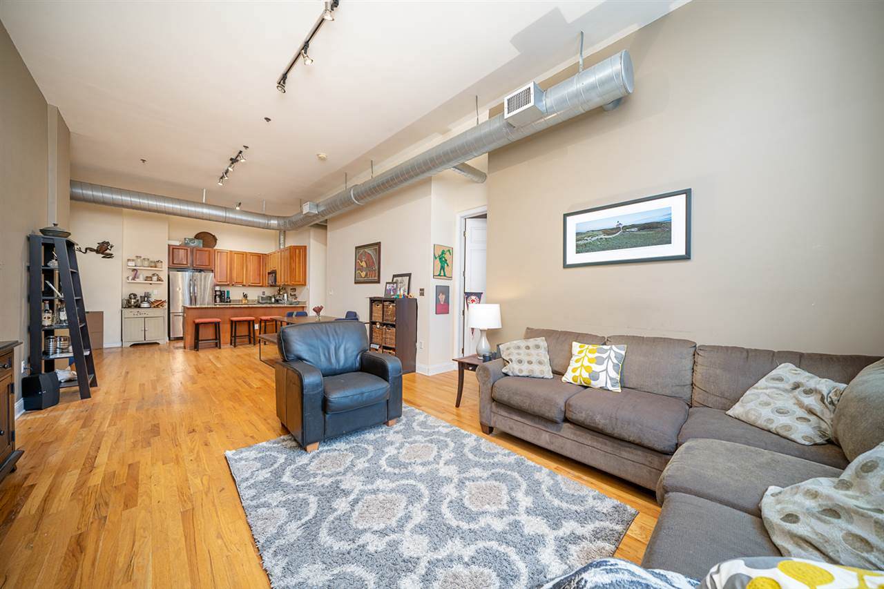 1023 Clinton St - Photo 1