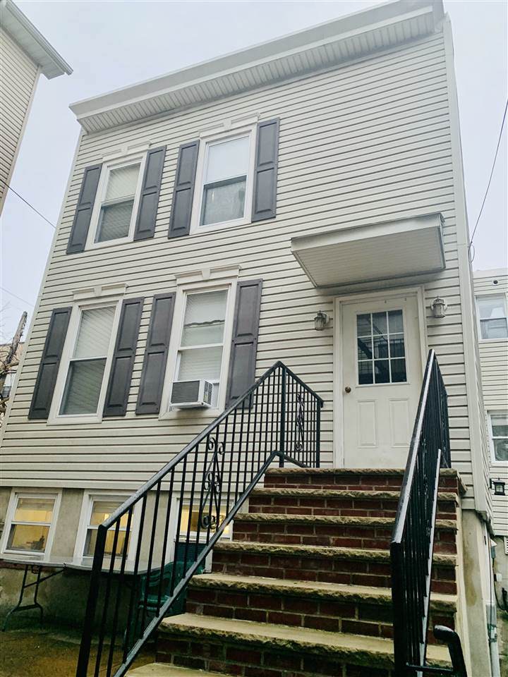 166 Griffith St - Photo 1