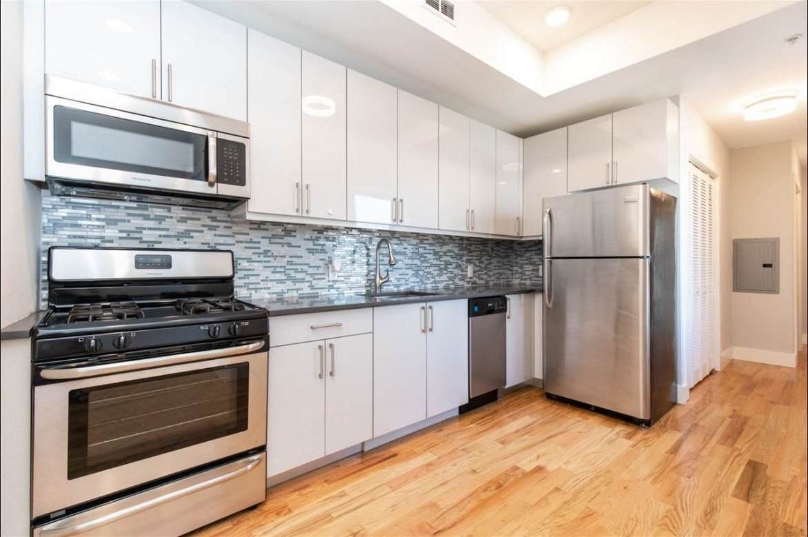 62 Newkirk St - Photo 1