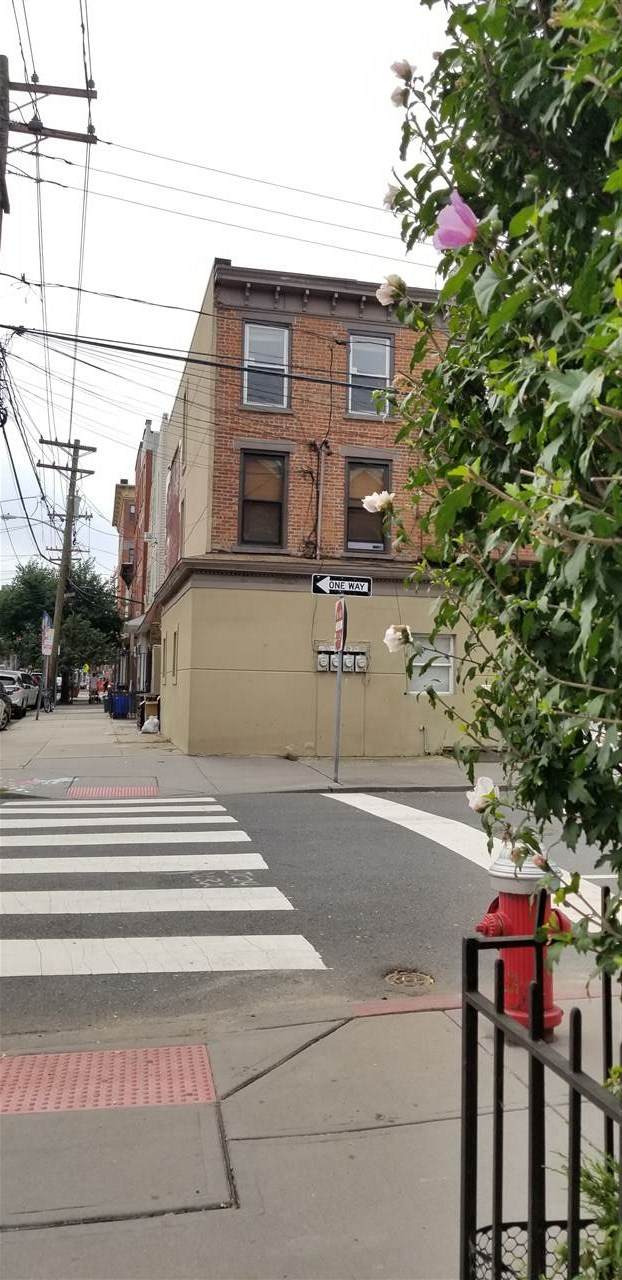 49 Coles St - Photo 1