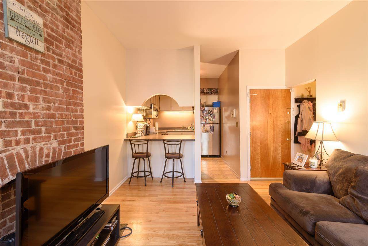 230 Bloomfield St - Photo 1