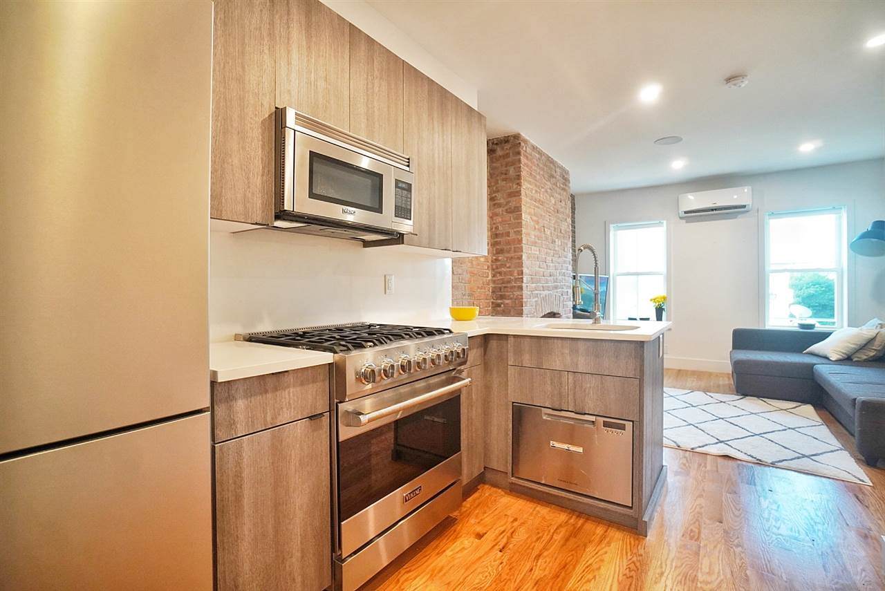 246 Bay St - Photo 1