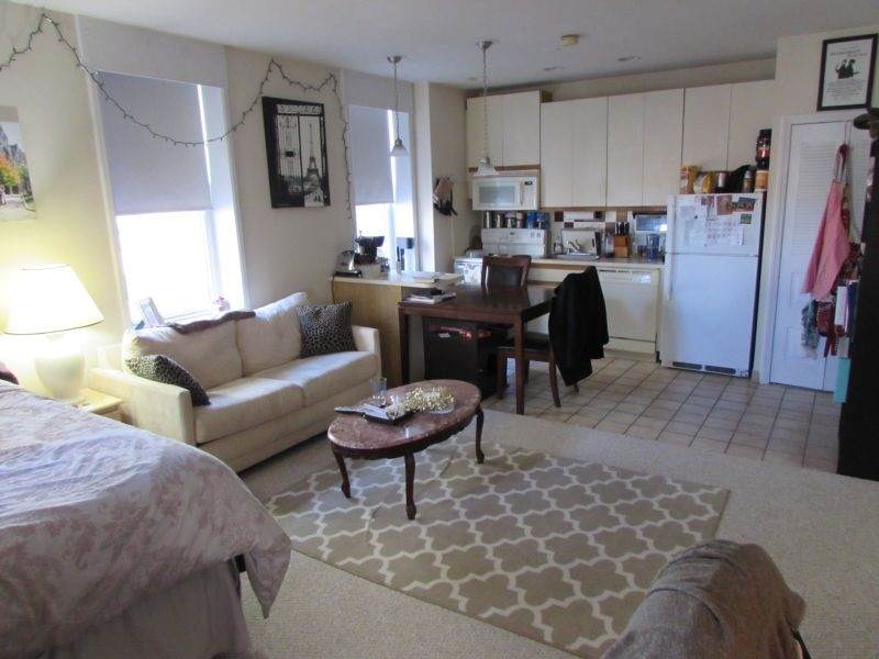 100 Clinton St - Photo 1
