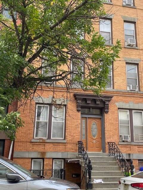 842 Park Ave - Photo 1