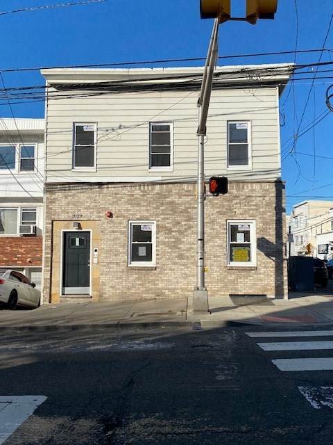 1039 Summit Ave - Photo 1