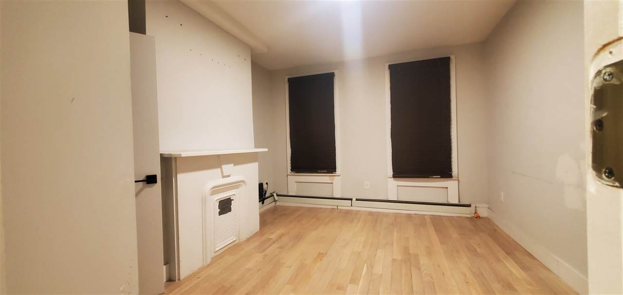 335 Whiton St - Photo 1