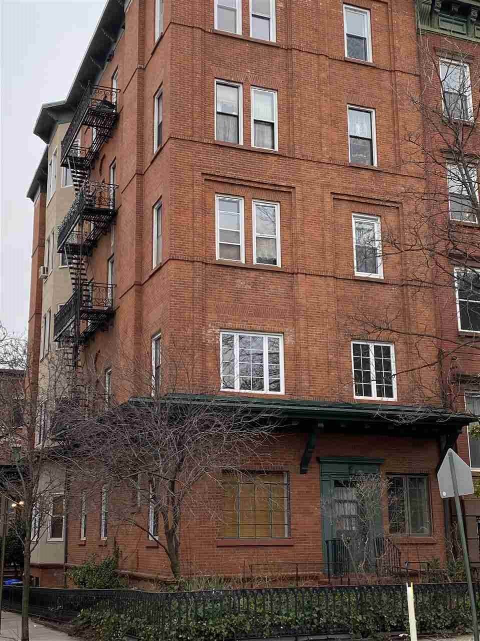500 Hudson St - Photo 1