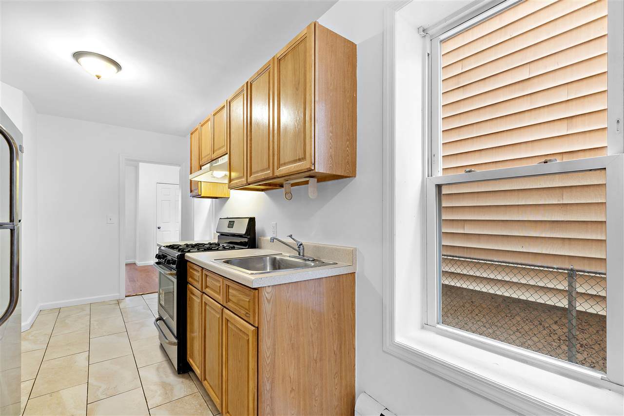 215 Summit Ave - Photo 1
