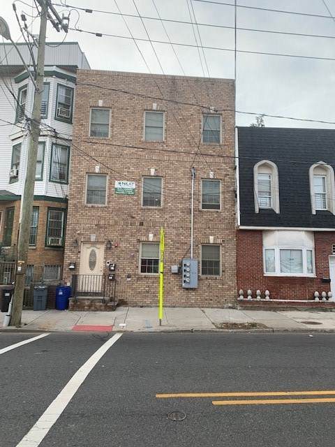 663 Summit Ave - Photo 1
